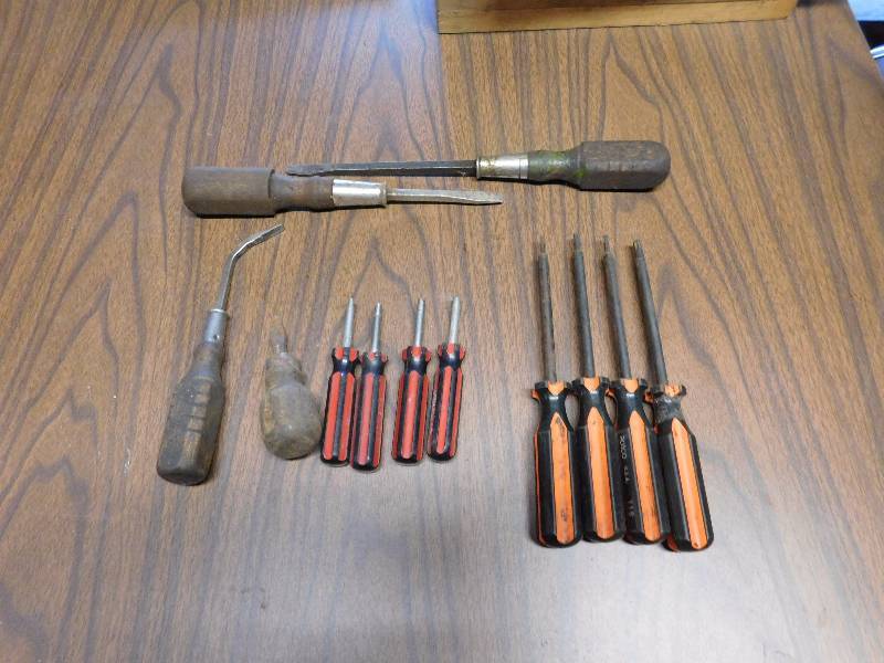 lot 50 image: large lot of misc screwdrivers see photos