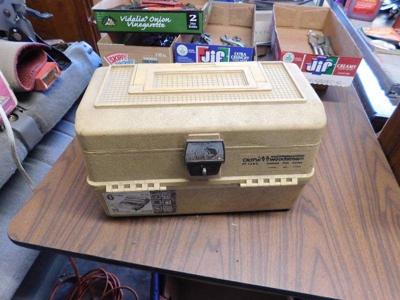 lot 61 image: vintage fishing tackle box no contents