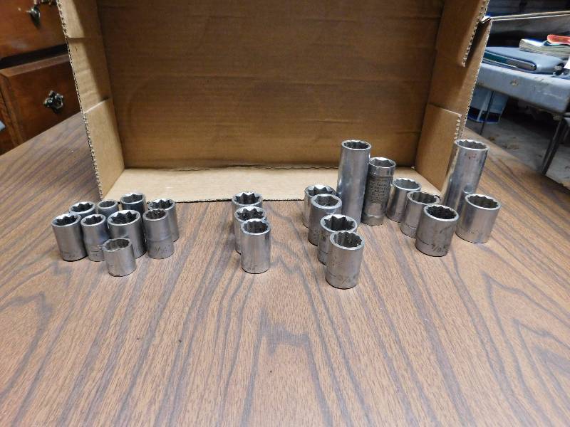 lot 66 image: various standard sized craftsman sockets good condition usable