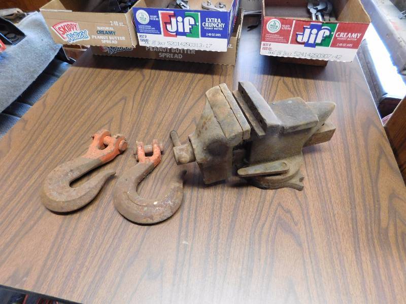 lot 17 image: vice and two large iron hooks