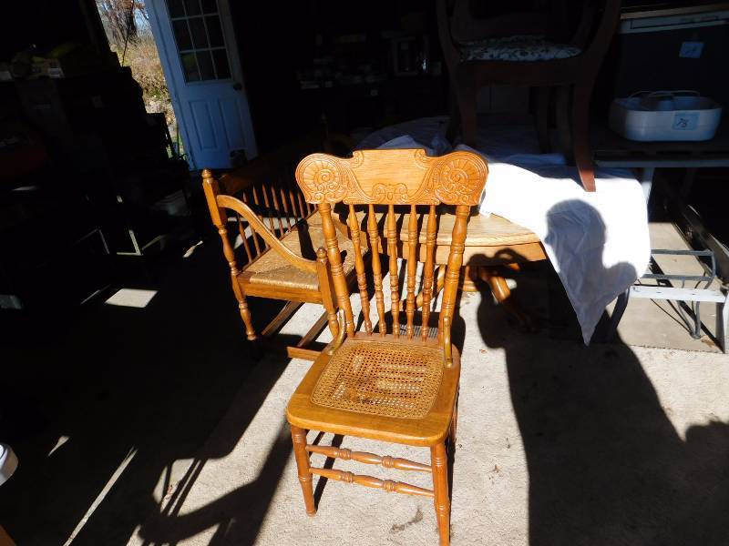 lot 2 image: (6) Vintage 40 year old beautiful Oak  Dining Room chairs