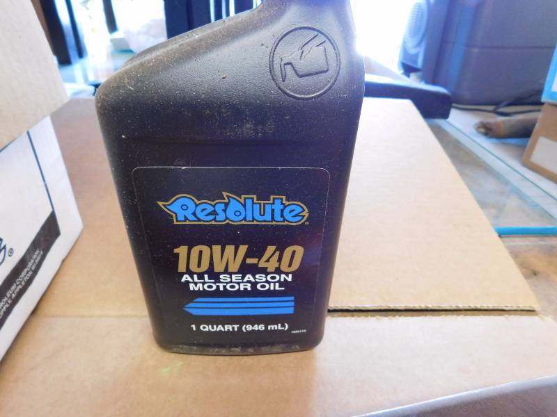 lot 72 image: 8 quarts of resolute 10W-40 motor oil NOS