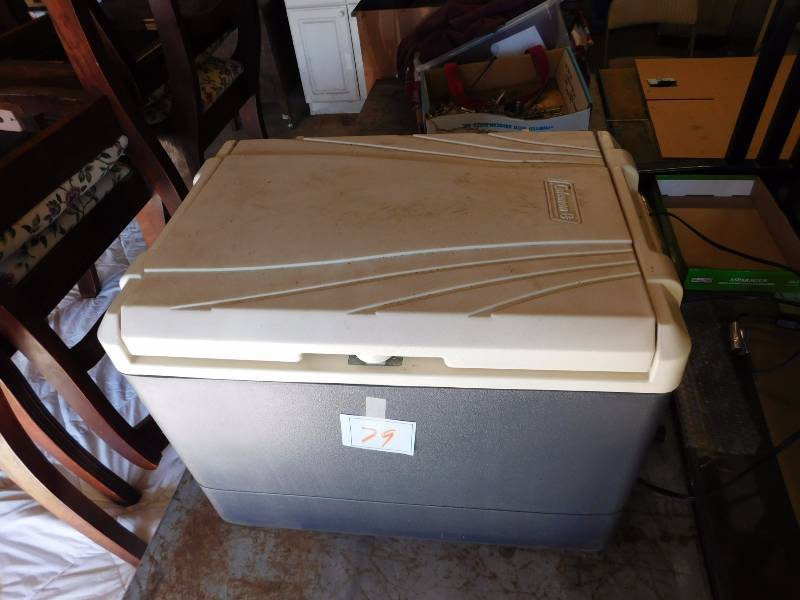 lot 79 image: Convertible Coleman Electric cooler runs on AD or DC