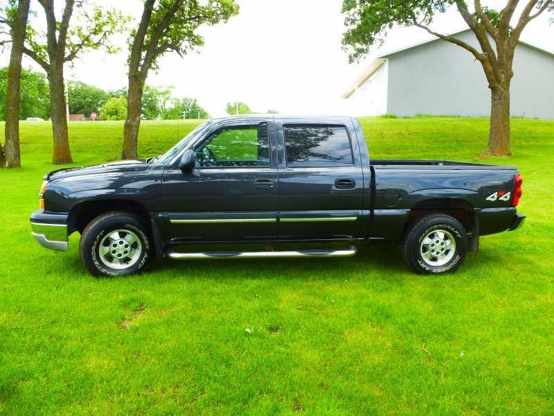 lot 1 image: 2004 Chevy 1500 Crew cab 4WD