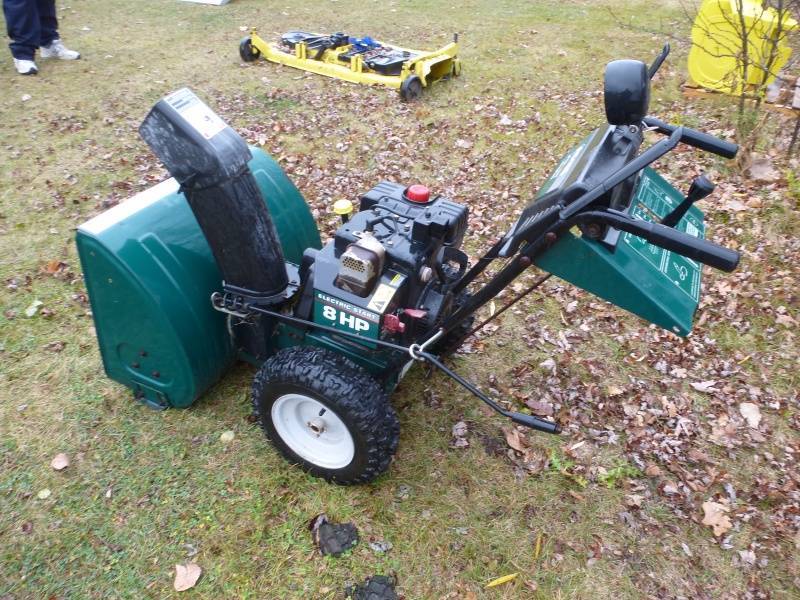 lot 6 image: Ranch King 826 Snow blower