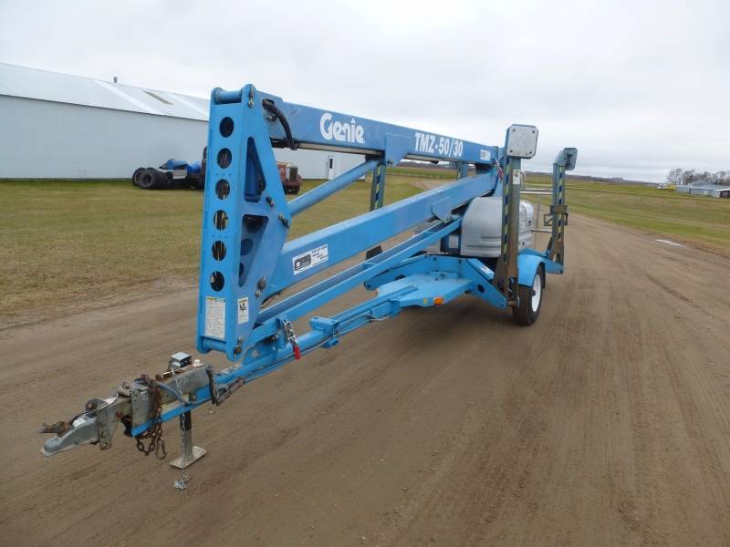 lot 2 image: 2001 Geni TMZ 5030 Portable Lift