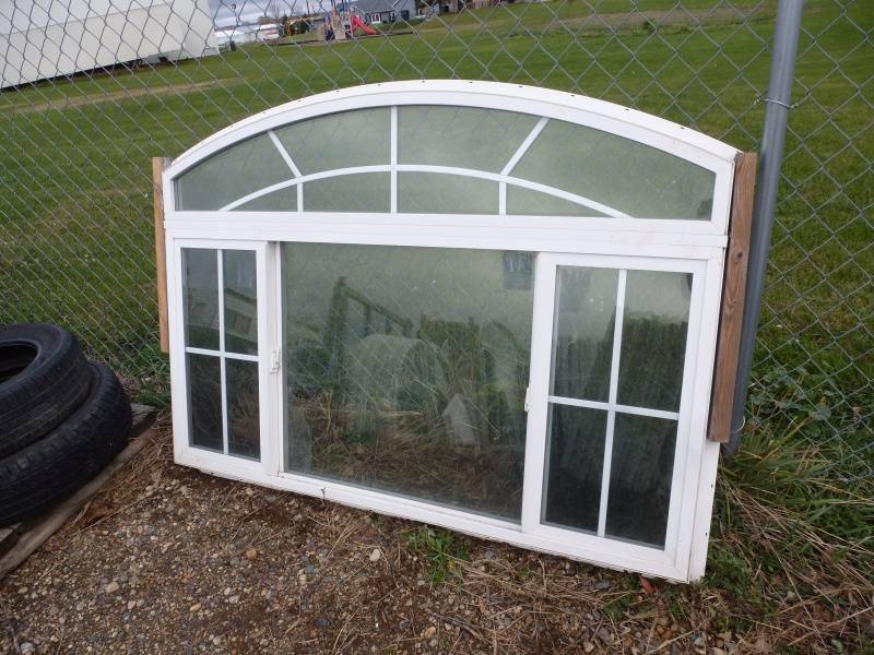 lot 29 image: Marquee Argon window with arch