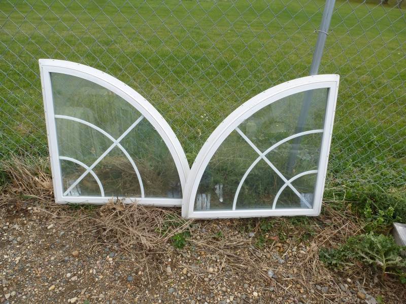 lot 41 image: Marquee Argon window top arch
