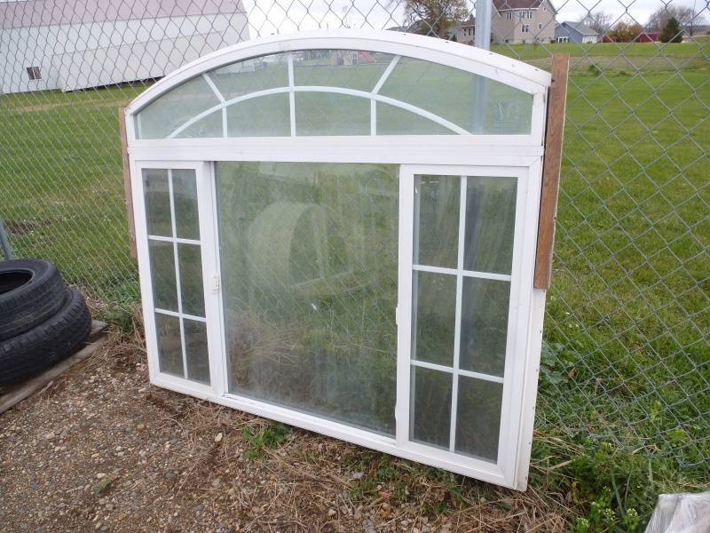 lot 49 image: Marquee Argon window with arch