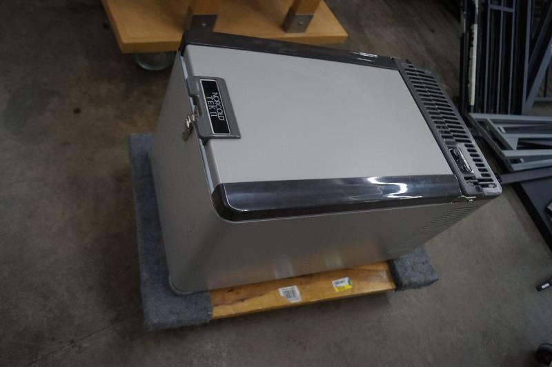 Portable ACDC Cooler