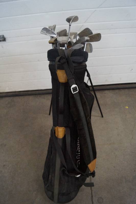 Golf Bag with 19 Clubs