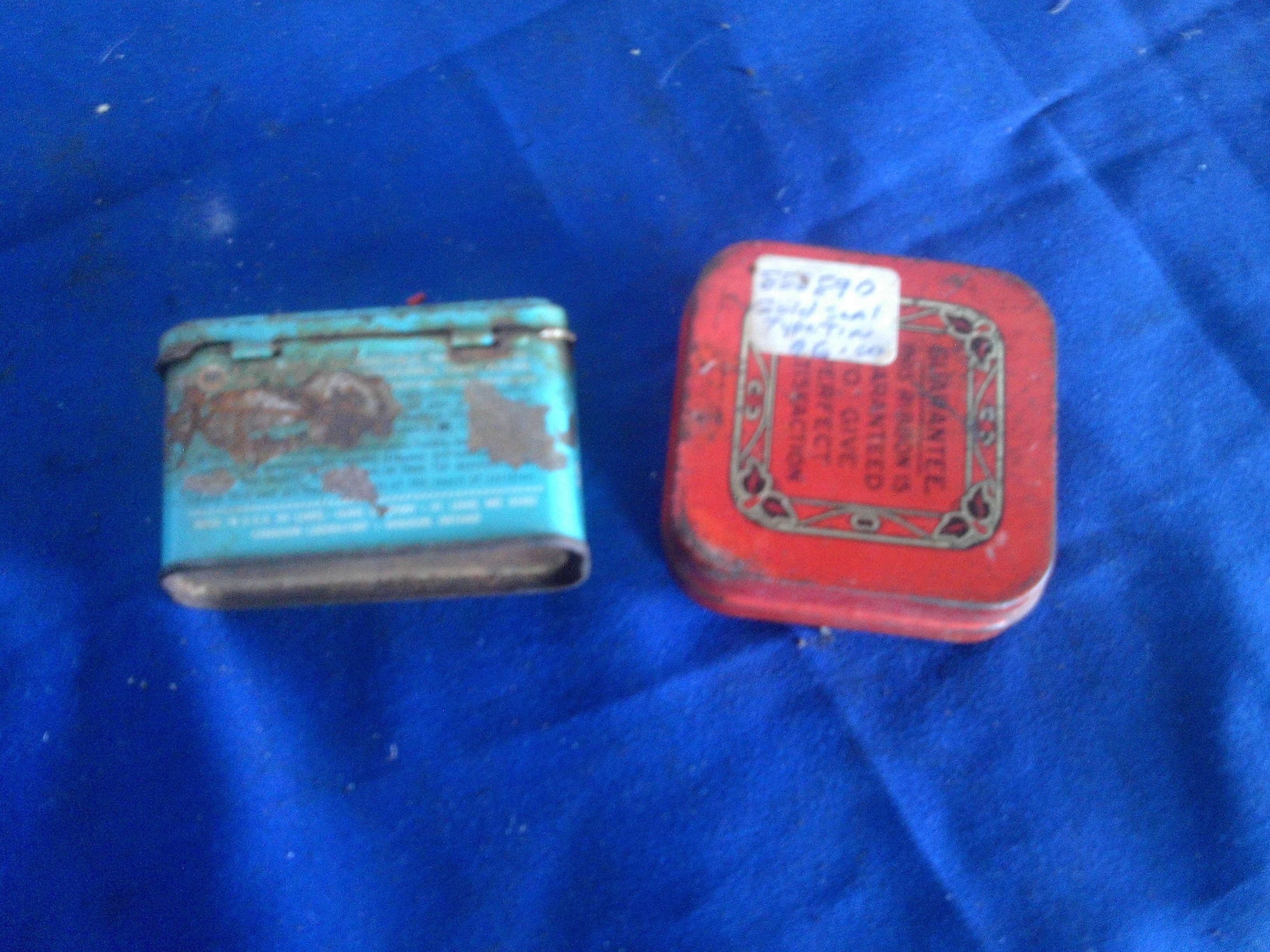 2 vintage tins