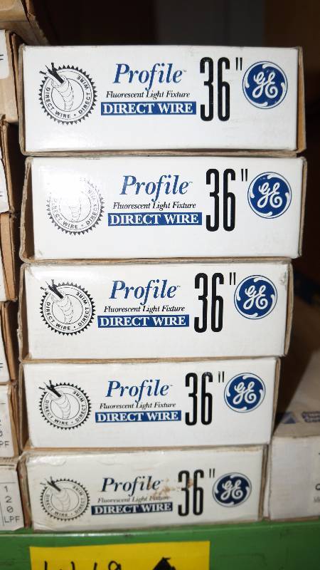 lot 69 image: Lot of 5 NIB GE 36 Fluorescent Undercabinet Lighting