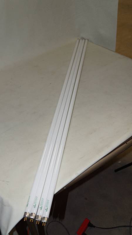 lot 96 image: Partial Box of 4 Qty NIB Luma 54W T5 Lamps