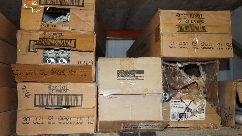 lot 98 image: Lot of 6 NIB T12 Bulbs - Variety of Sizes