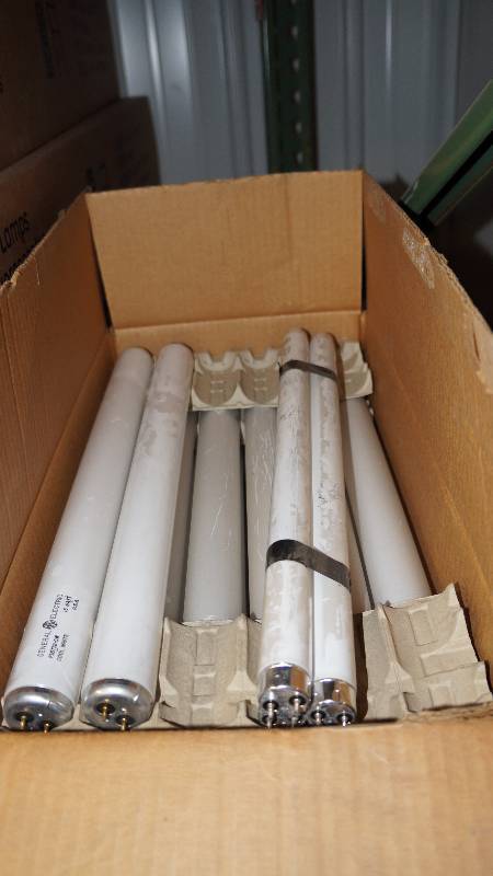 lot 112 image: MIxed Lot of Qty 20 GE T12 Bulbs and Qty 3 T8 Bulbs