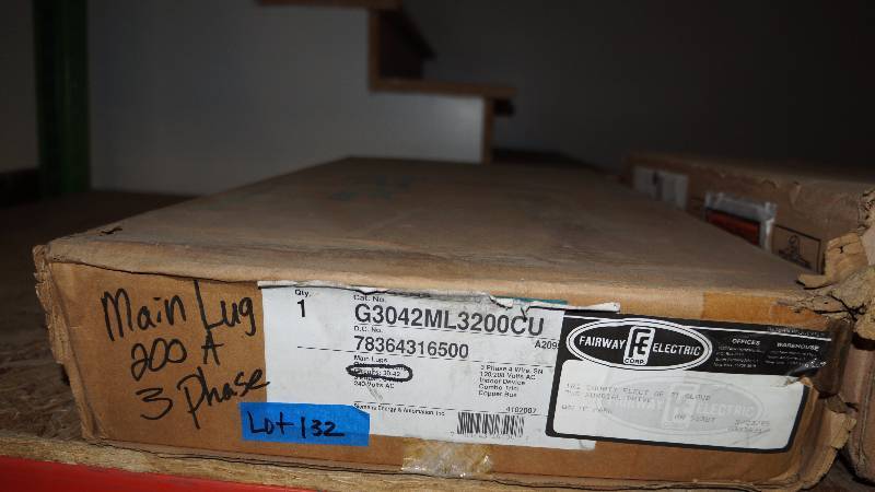 lot 132 image: NIB Siemens Indoor 200 Amps 3 Phase, 4 Wire SN Main Lugs