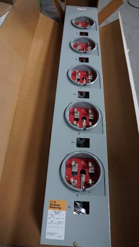 lot 196 image: NIB Siemens 1000 Amps I-T-E Indoor Modular Metering