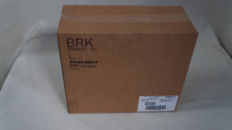 lot 33 image: Sealed Box of 12 Qty BRK SC9120B Smoke & Carbon Monoxide Alarm ACBattery Powered