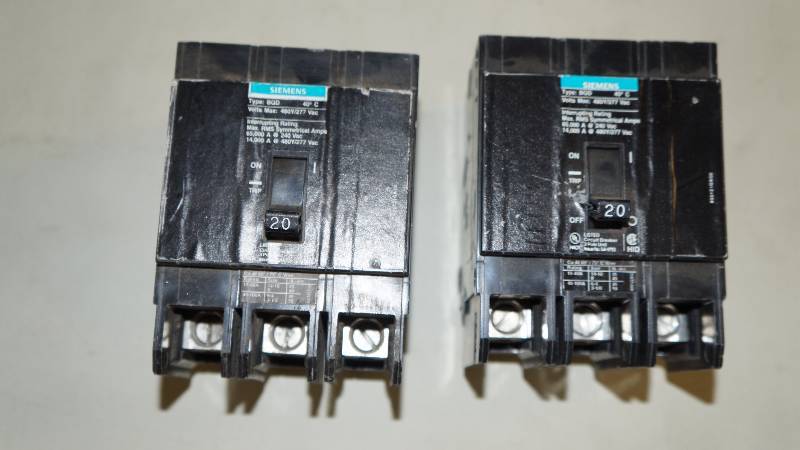lot 204 image: Qty 2 Siemens BQD320 480Y277 VAC Interrupting Rating 3 Pole Bolt On Circuit Breaker