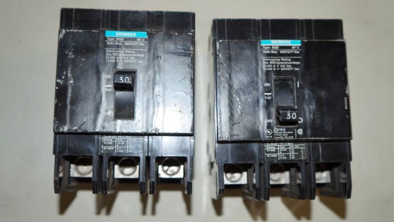 lot 206 image: Qty 2 Siemens 30 Amp 480Y277 VAC Interrupting Rating Bolt On 3 Pole Circuit Breaker