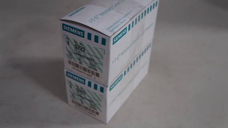 lot 212 image: Qty 6 NIB Siemens Q225 2 Pole 25 Amp ITE Molded Case Circuit Breakers