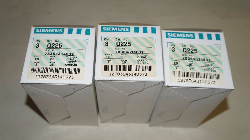 lot 214 image: Qty 9 NIB Siemens Q225 2 Pole 25 Amp ITE Molded Case Circuit Breakers