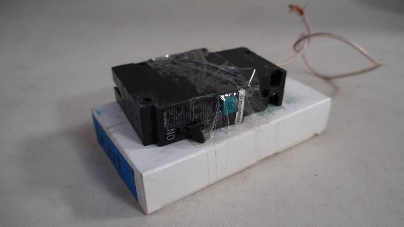 lot 219 image: Qty 2 Siemens 15 Amp 1 Pole 120 Volts Type QAF Q115AF Arc Fault Circuit Interrupter