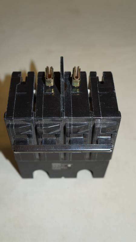 lot 222 image: Siemens 2 Pole 125 Amp Q2125B 120240 Volts Type QPP Circuit Breaker