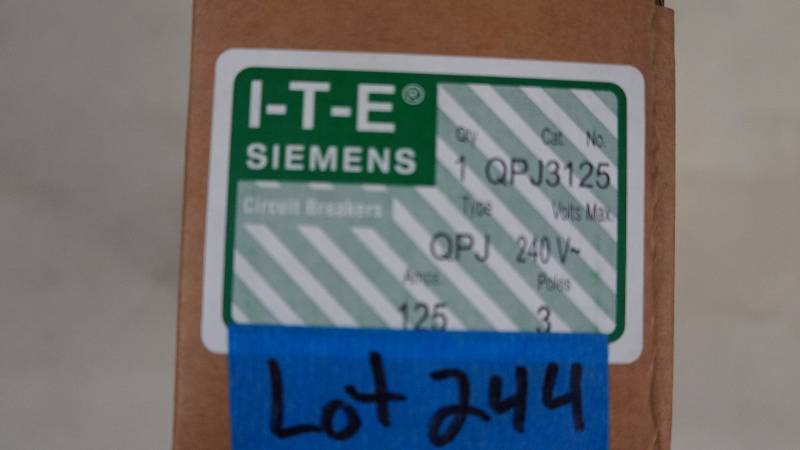 lot 244 image: NIB Siemens I-T-E 125 Amps 3 Pole Type QPJ 240 V QPJ3125 Circuit Breaker