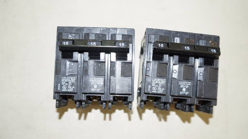 lot 249 image: Qty 2 NIB Siemens 15 Amp 3 Pole 240V  Type QP Q315 Circuit Breakers