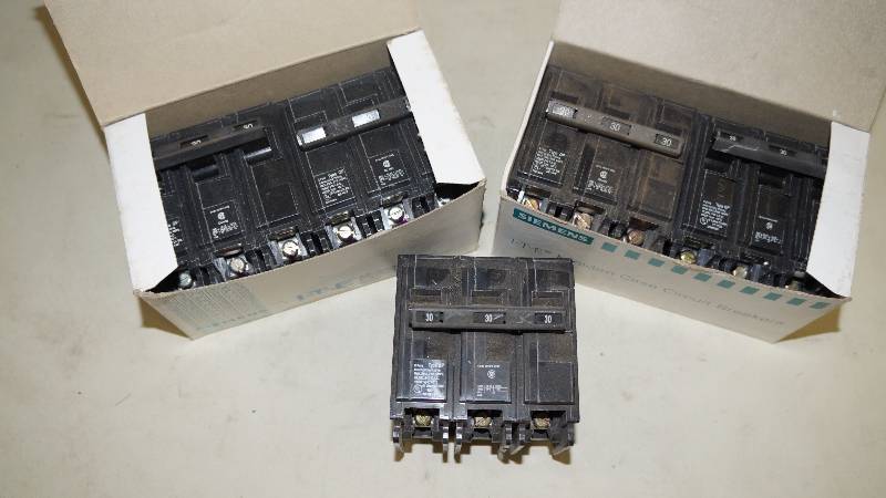 lot 260 image: Qty 5 NIB Siemens 30 Amps 3 Pole Type QP 240 VAC Q330 I-T-E Circuit Breakers