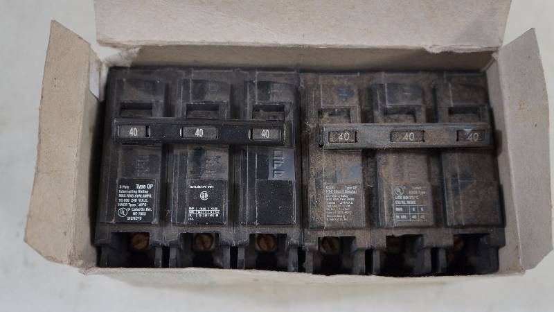 lot 261 image: Qty 2 NIB Siemens 40 Amp 3 Pole Type QP 240 VAC Q340 I-T-E Circuit Breakers