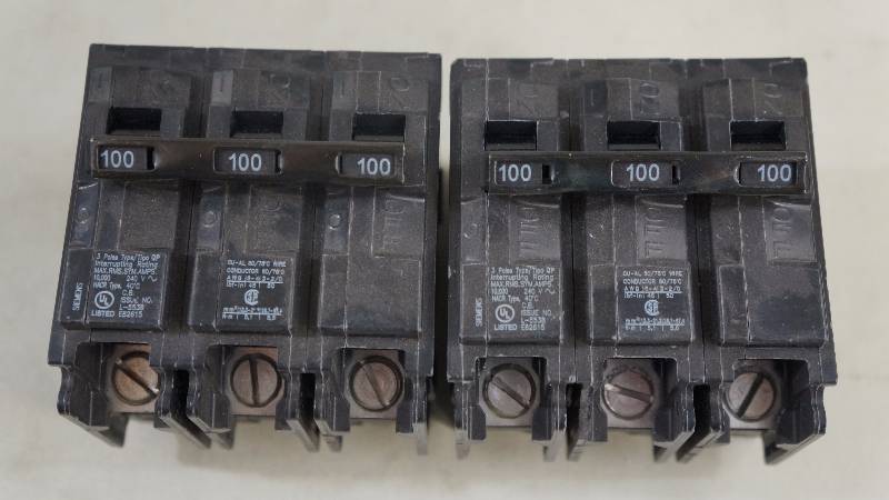 lot 266 image: Qty 2 Siemens 100 Amp 3 Pole 240 V Type QP Q3100 Circuit Breakers