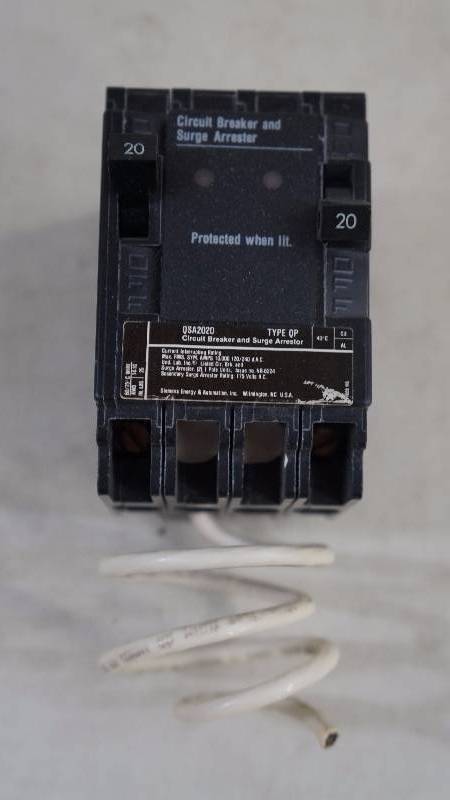 lot 271 image: NIB Siemens 20 Amp 120240 Volts CUAL QSA2020 Circuit Breaker Surge Arrestor