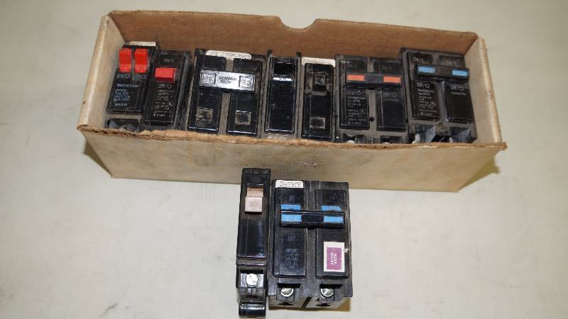 lot 293 image: Mixed Lot of 10 Circuit Breakers