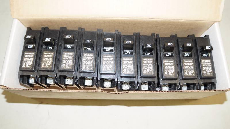 lot 296 image: Qty 10 NIB Challenger 20 Amps Type C Single Pole 120240V Circuit Breakers