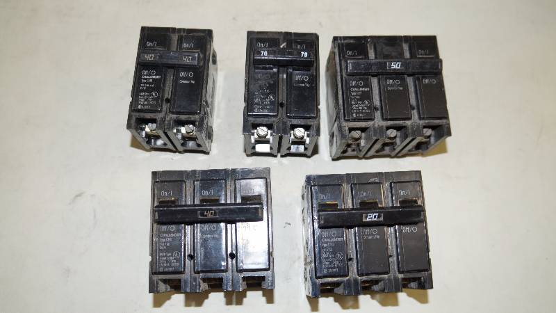 lot 299 image: Mixed Lot of 5 Challenger & Cutler Hammer Circuit Breakers