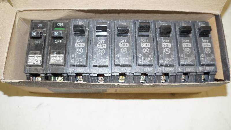 lot 311 image: Qty 9 NIB GE 20 Amps 1 Pole Plug-In Circuit Breakers