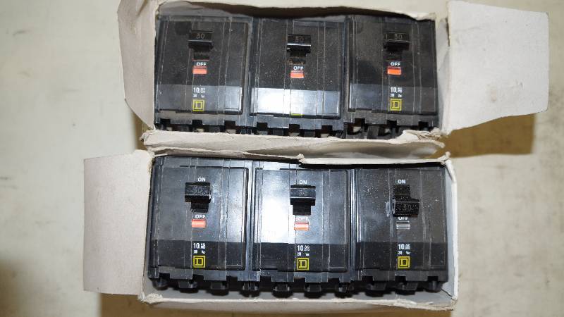 lot 326 image: Qty 6 NIB Square D 30 Amps 3 Pole QO330 Circuit Breakers with Visi-Trip Indicator