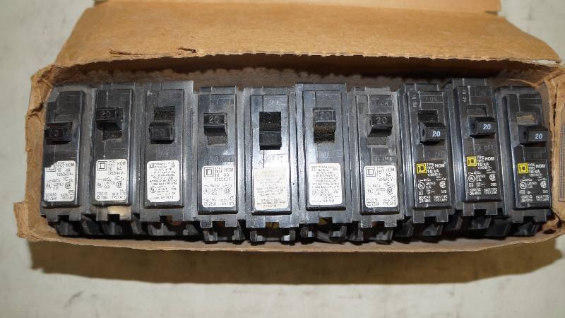 lot 327 image: Qty 10 NIB Square D 20 Amp 1 Pole HOM120 Plug-On Circuit Breakers