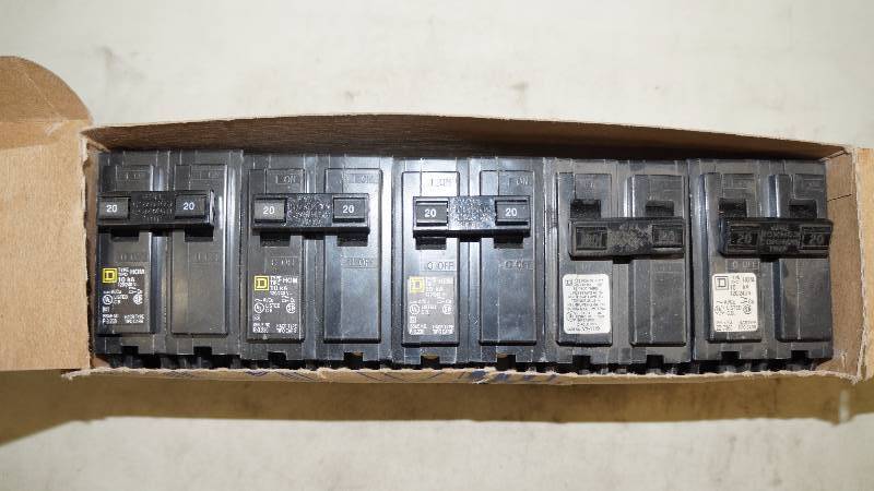 lot 328 image: Qty 5 NIB Square D 20 Amp 2 Pole HOM220 Plug-On Circuit Breakers