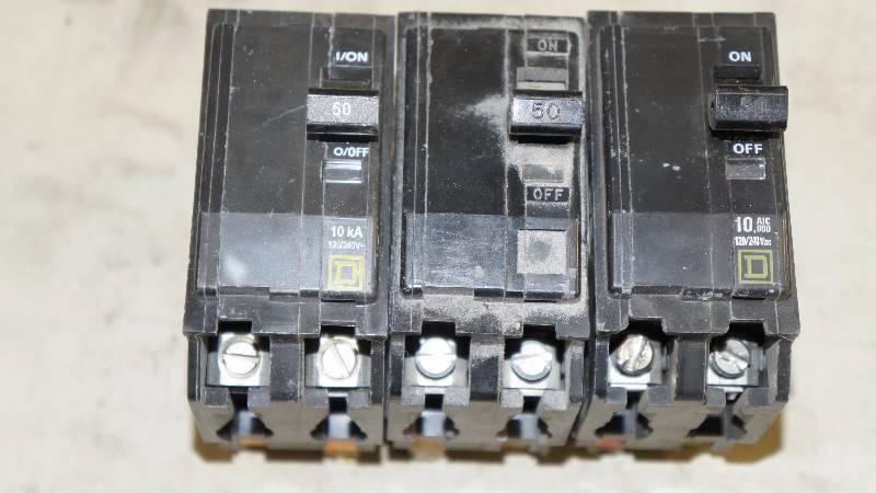 lot 330 image: Qty 3 NIB Square D QO250 50 Amp 2 Pole Plug-On Circuit Breakers