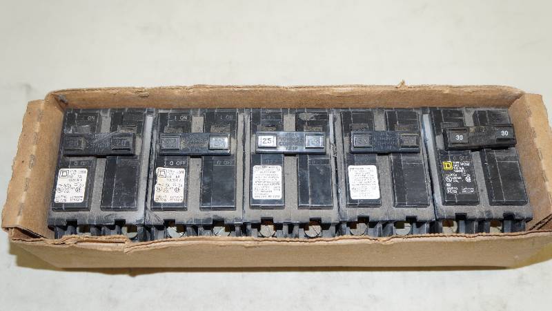 lot 333 image: Mixed Lot of 5 Square D 2 Pole 20, 25 & 30 Amp Circuit Breakers