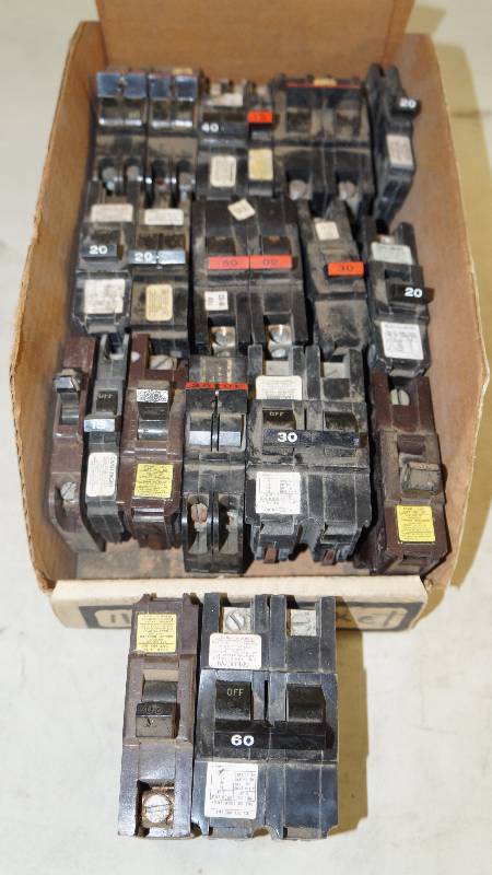 lot 337 image: Mixed Lot of 19 Circuit Breakers - Various Brands & Styles