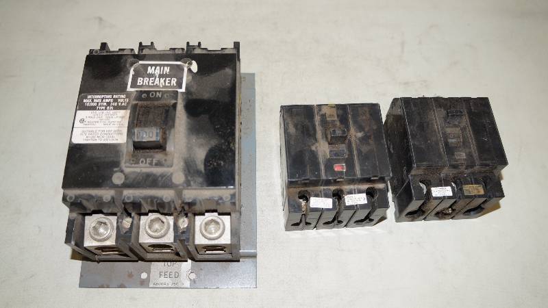 lot 340 image: Mixed Lot of 3 Square D 3 Pole 30 Amp, 100 Amp Circuit Breakers & 100 Amp Main Breaker