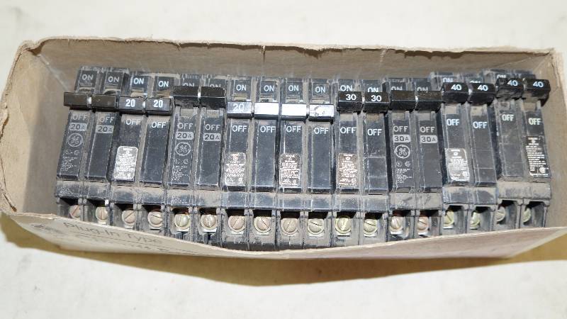 lot 345 image: Mixed Lot of 9 GE Toggle Circuit Breakers  20, 25, 30 & 40 Amps