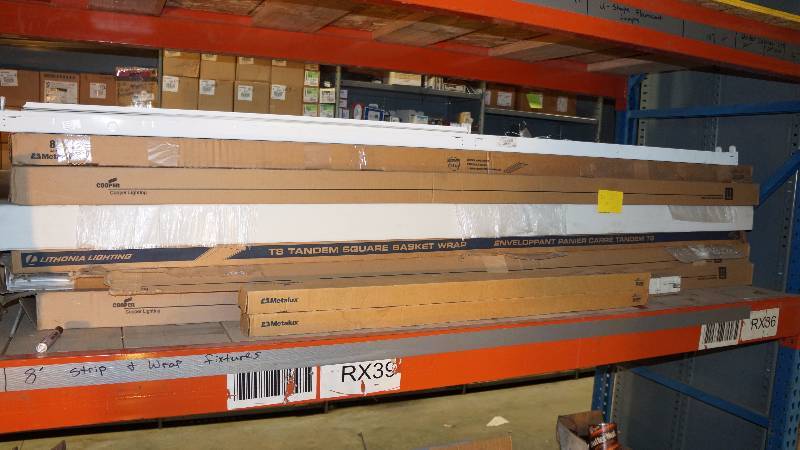 lot 354 image: Mixed Lot of 10 Fluorescent Light Fixtures