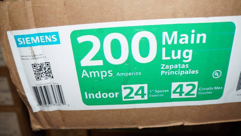 lot 89 image: NIB Siemens 200 Amps Indoor PL Series Load Center Main Lug