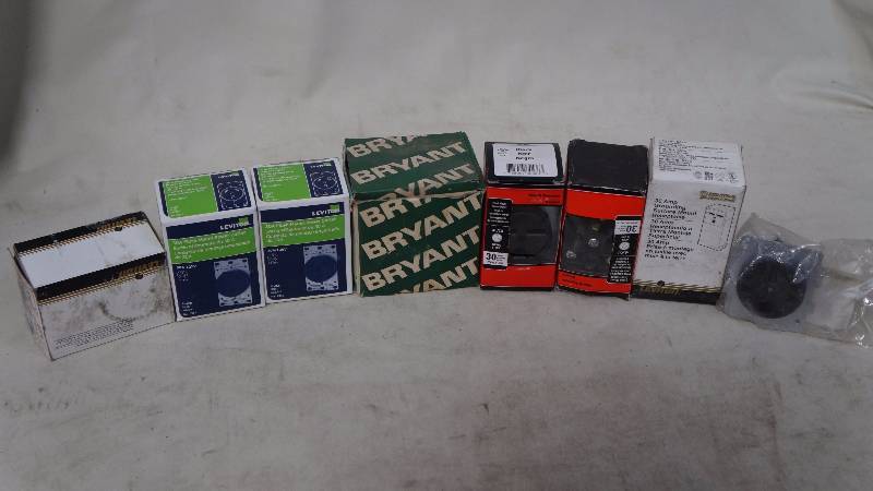 lot 395 image: Mix Lot of Power Outlets